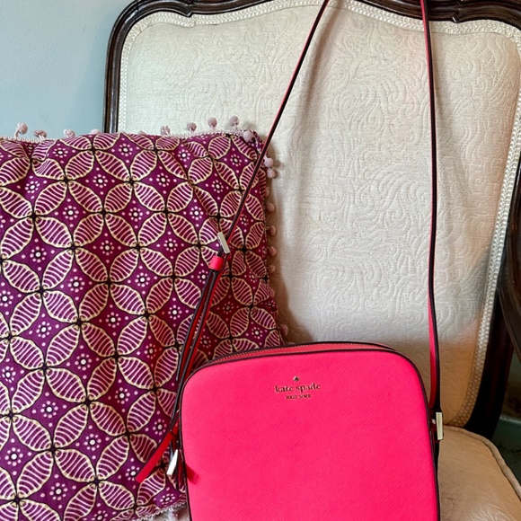 Kate Spade ‘Harper’ crossbody bag, hot pink, EUC - Picture 5 of 5